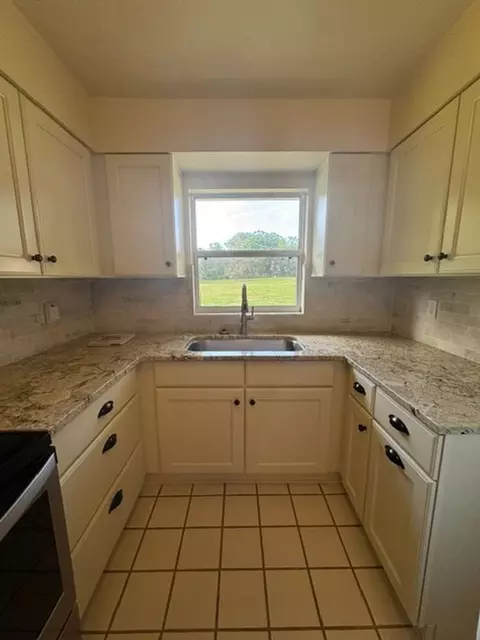 Camphor Dr, Dade City, FL 33525