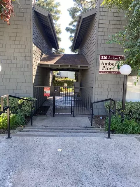 330 Amber Ct, Upland, CA 91786
