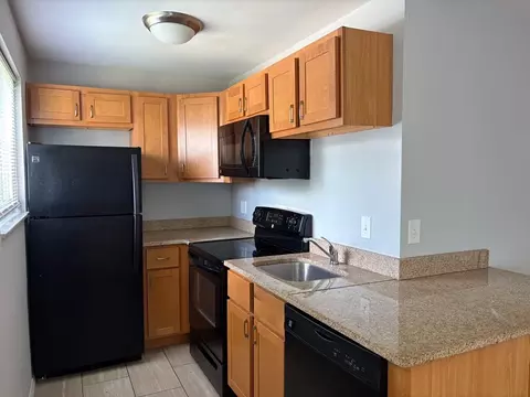 2955 Madison Rd, Cincinnati, OH 45209