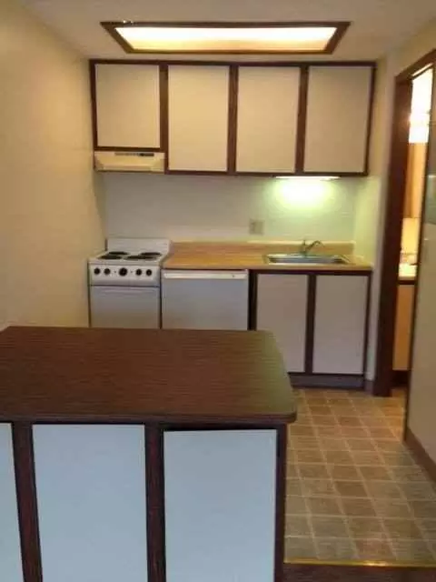 110 Waterbury Ct, Westland, MI 48186