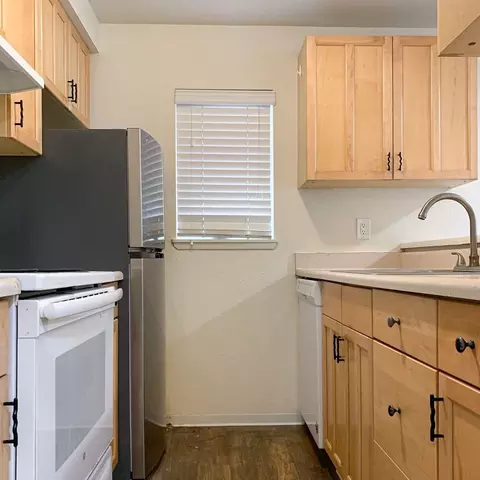 910 N 104th St, Seattle, WA 98133 photo 13