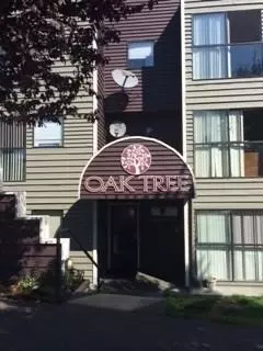910 N 104th St, Seattle, WA 98133 photo 2