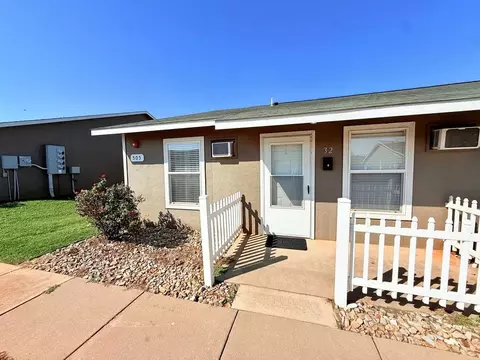 501 W Country Club Rd, Chickasha, OK 73018