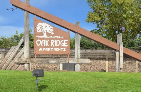 640 Oak Ridge Rd, Hopkins, MN 55305