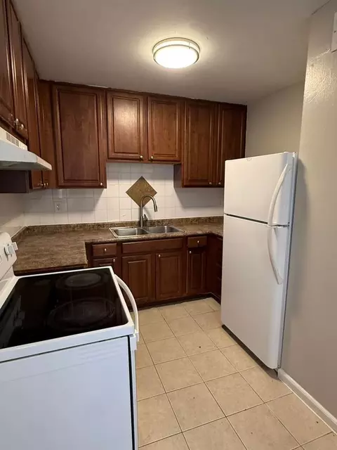 5822 Cedars East Ct, Charlotte, NC 28212