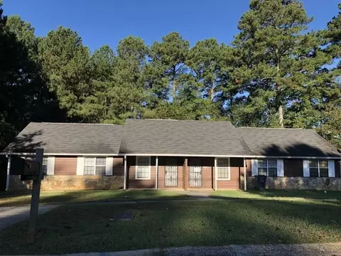 8483 Pineland Dr, Jonesboro, GA 30238