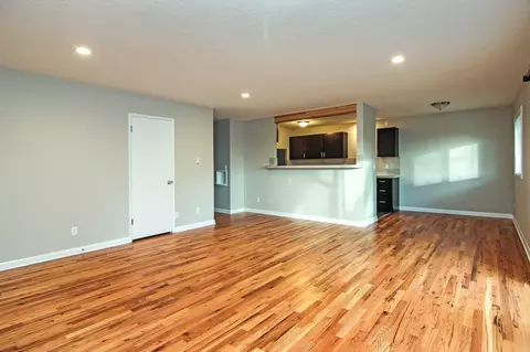 8805 SW Cashmur Ln, Raleigh Hills, OR 97225