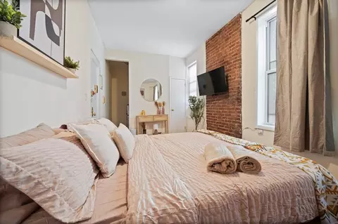 200 E 11th St, New York, NY 10003