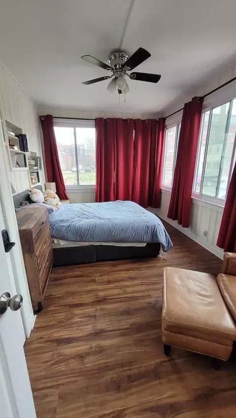 240 2nd St, Troy, NY 12180