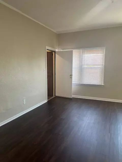 1018 W 57th St, Los Angeles, CA 90037