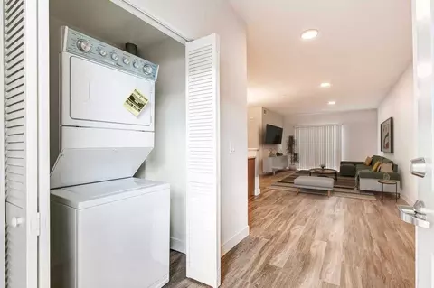 11721 Runnymede St, Los Angeles, CA 91605