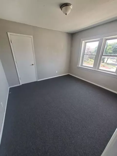 2214 W Hopkins St, Milwaukee, WI 53206