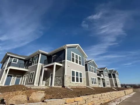 180 Peterson Trl, Oregon, WI 53575