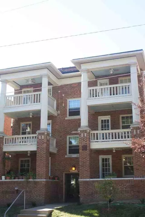 209 W 38th St, Kansas City, MO 64111