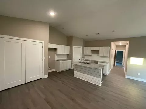 10 Th St N, Wichita, KS 67201
