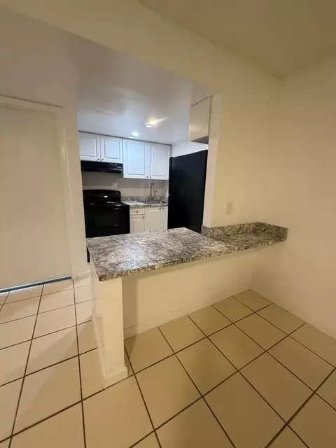 7609 NW 42nd Pl, Sunrise, FL 33351
