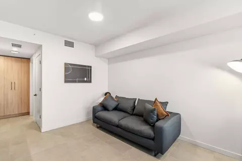 121 NE 5th St, Miami, FL 33132