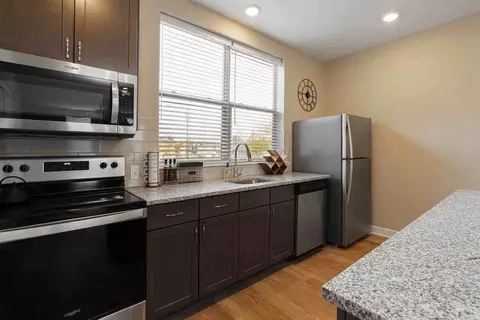 820 E Long St, Columbus, OH 43203 photo 2
