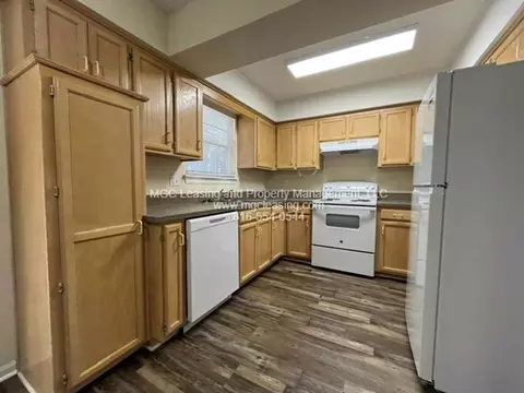 1841 NE Knollbrook St, Lees Summit, MO 64086