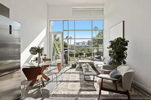 3008 Santa Monica Blvd, Santa Monica, CA 90404