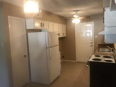 116 Pebble Creek Dr, Midlothian, TX 76065 photo 2