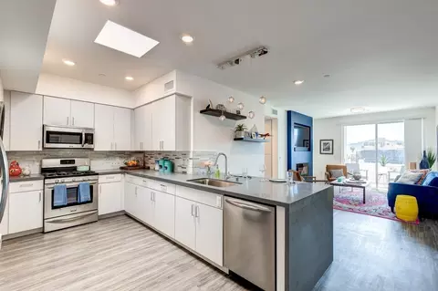 5555 Bonner Ave, Los Angeles, CA 91601