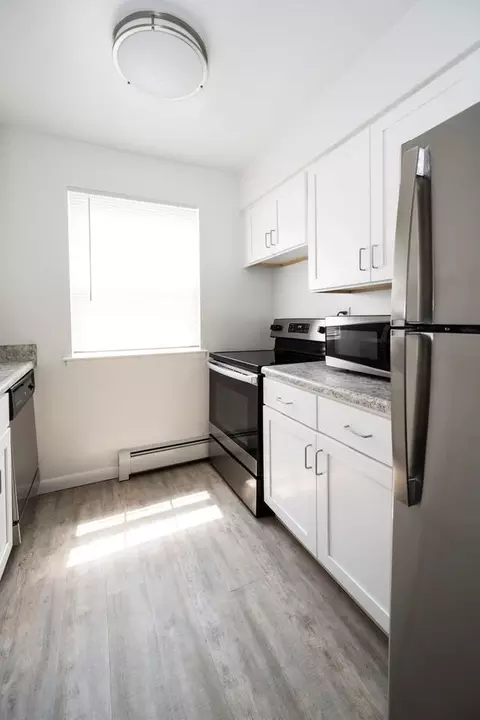 345 E County Line Rd, Warminster, PA 18974