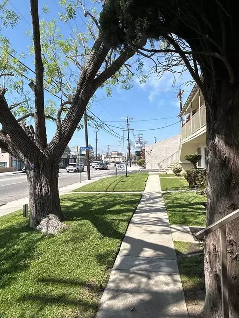 12425 Oxnard St, Los Angeles, CA 91606