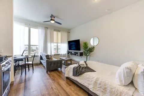 1111 Shepherd Dr, Houston, TX 77007