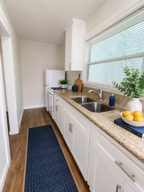910 Pine Ave, Long Beach, CA 90813