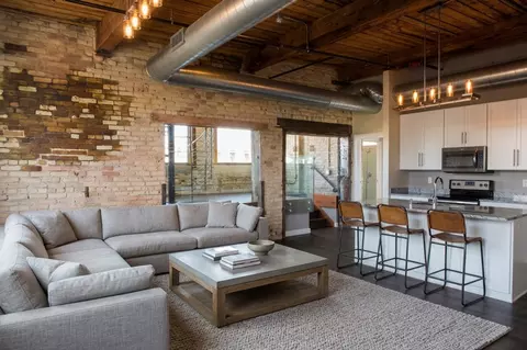 725 W Freshwater Way, Milwaukee, WI 53204