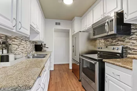 21845 Saticoy St, Los Angeles, CA 91304