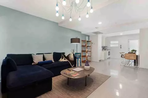 250 Collins Ave, Miami Beach, FL 33139