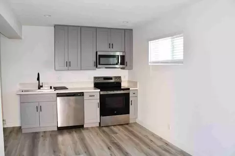 994 Valencia St, Costa Mesa, CA 92626
