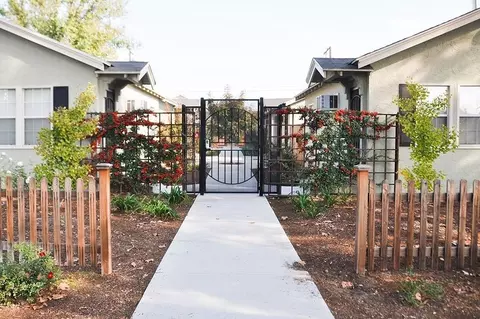 230 N Glenn Ave, Fresno, CA 93701