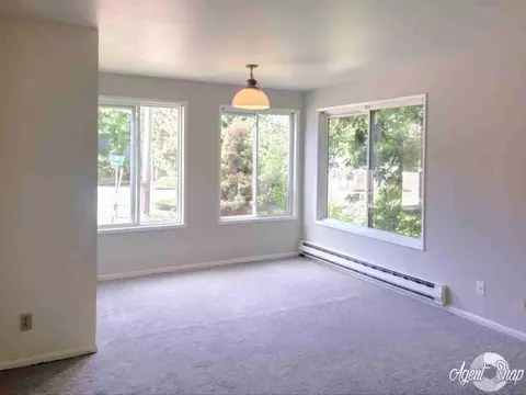 3660 Whitman Ave N, Seattle, WA 98103