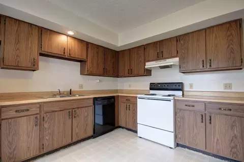 2404 Leeper Dr, Champaign, IL 61822 photo 6