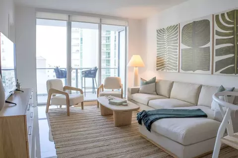 Brickell Bay Dr, Miami, FL 33131