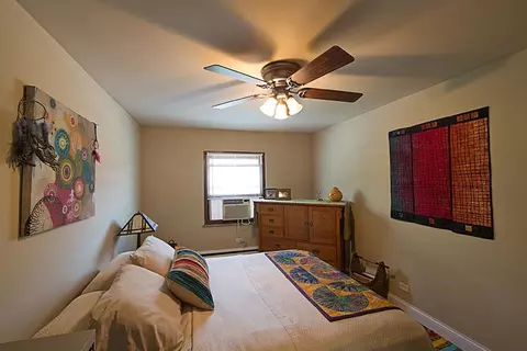10301034 College Ave, Wheaton, IL 60187