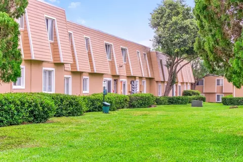 2065 N Highland Ave, Clearwater, FL 33755