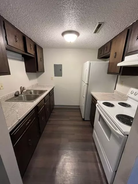3739 W 9th St, Waterloo, IA 50702