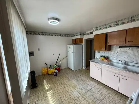 6440 N Richmond St, Chicago, IL 60645
