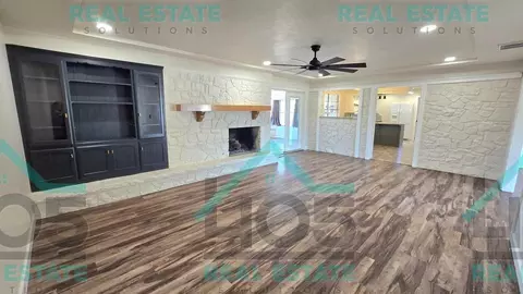 3637 Sunvalley Dr, Midwest City, OK 73110