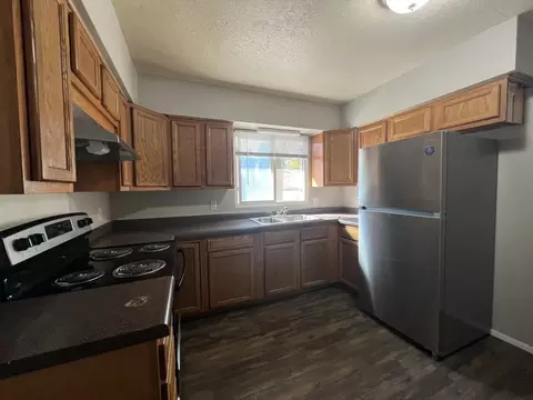 215 Miriam Dr, Waterloo, IA 50702