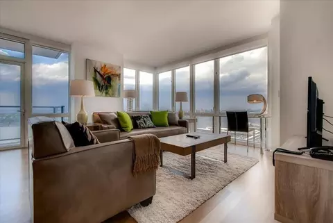 605 W 42nd St, New York, NY 10036
