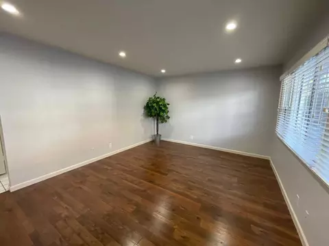 10814 Blix St, North Hollywood, CA 91602