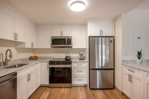 324 Washington St, Wellesley, MA 02481