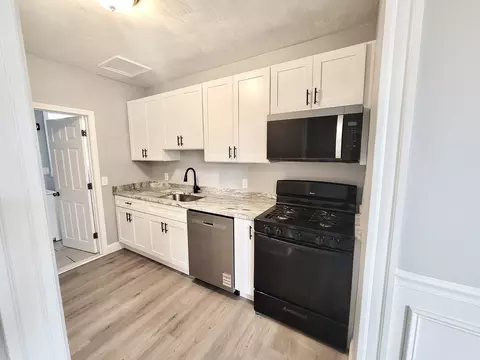 524 Charles St, Providence, RI 02904