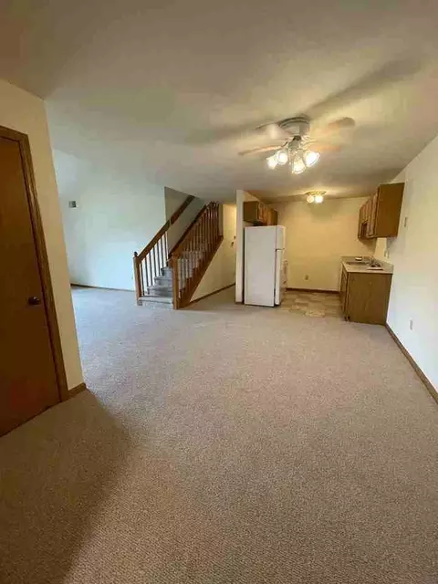 115 Chaffee Rd, Oconomowoc, WI 53066