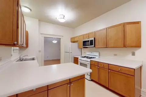 5533 S Blackstone Ave, Chicago, IL 60637
